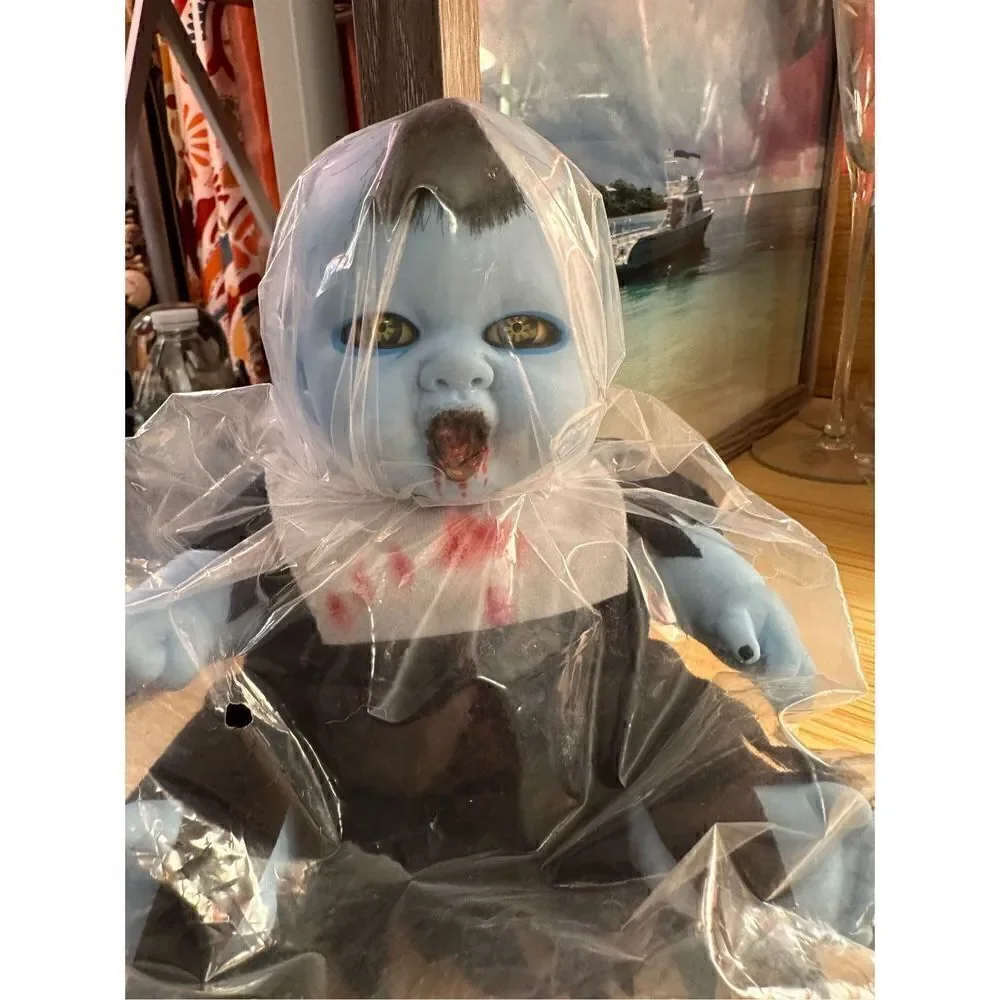 Mezco 2005 Living Dead Dollies-Lilith LE 600 NIB